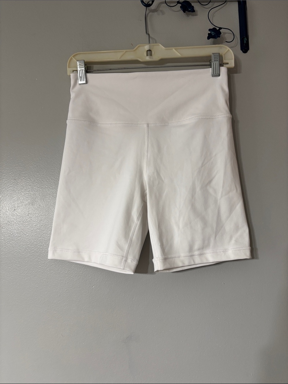 Athleta ultra high-rise elation shorts 7 inch NWOT!